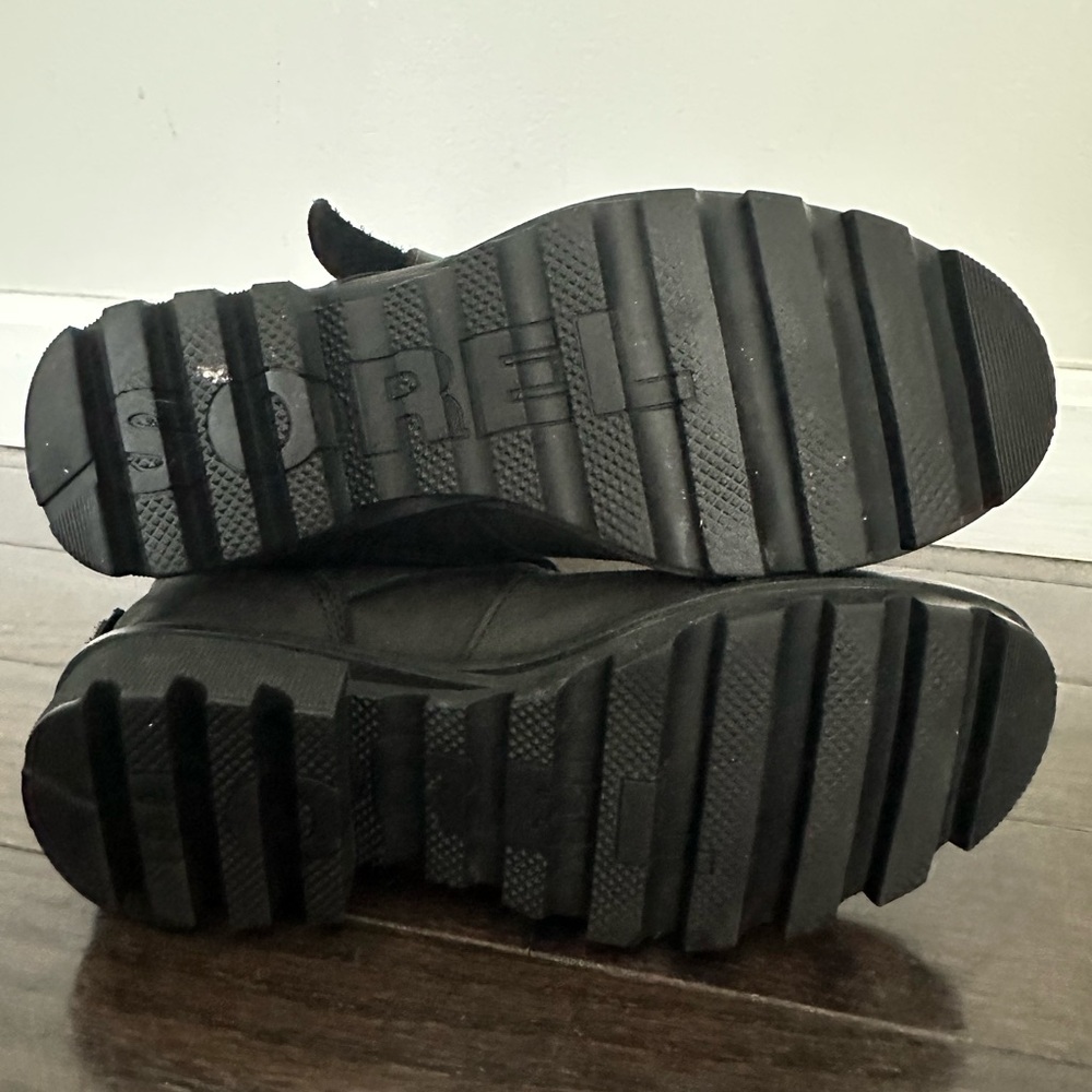 SOREL Black Buckle WARM Ankle Boots - Picture 6 of 9